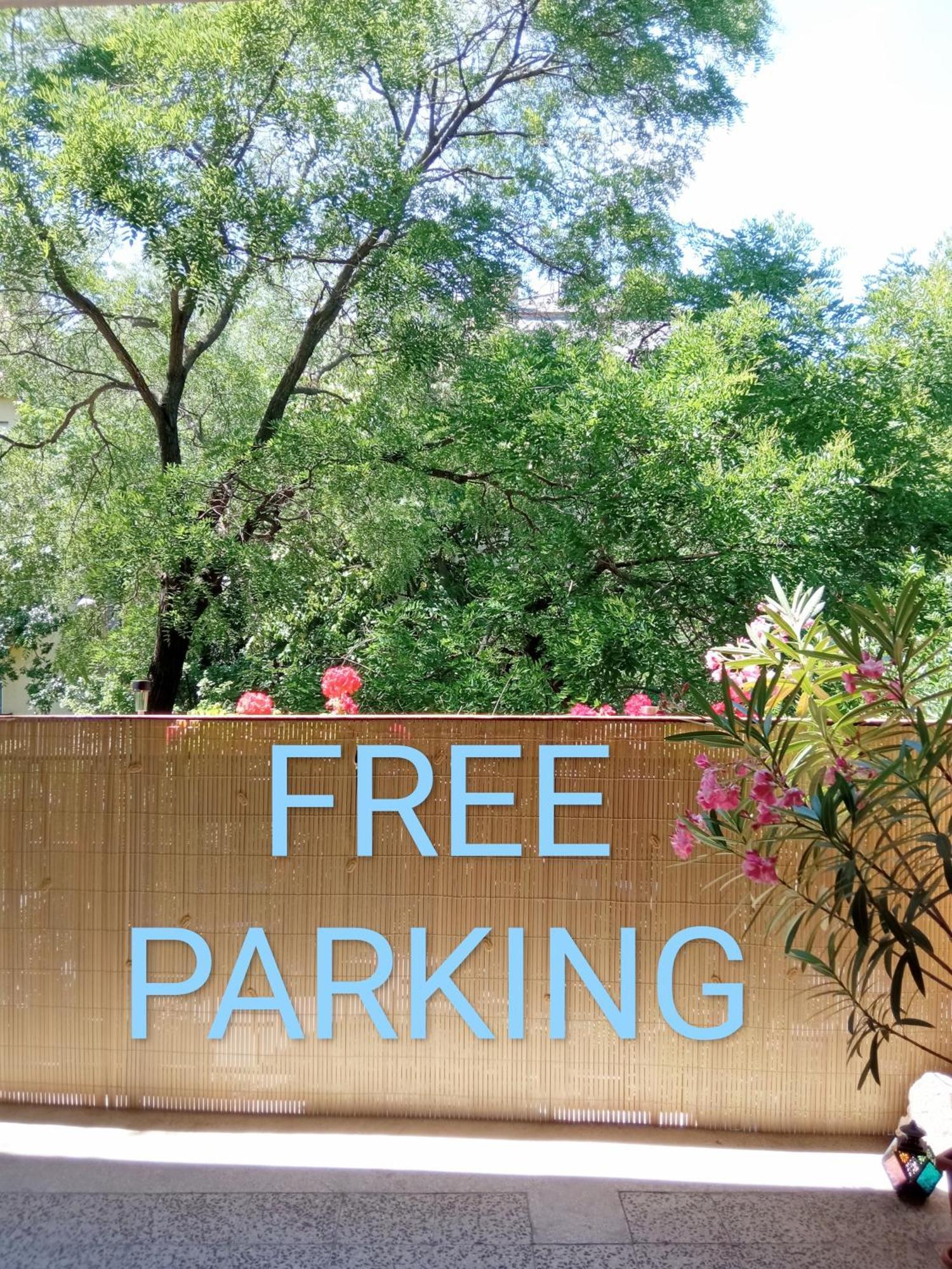 Free Parking, Balcony, Near To City Park 布达佩斯 外观 照片